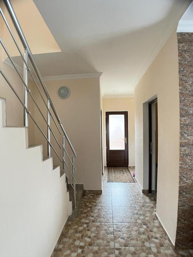 Villa In 巴库里阿尼 外观 照片